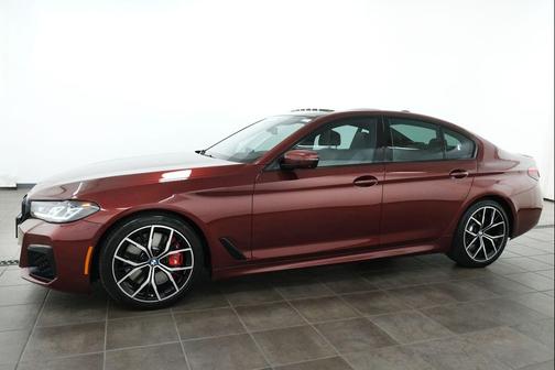 Aventurin Red Metallic 2022 BMW M550 i Xdrive