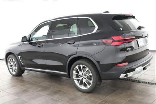 Black Sapphire Metallic 2026 BMW X5 xDrive40i