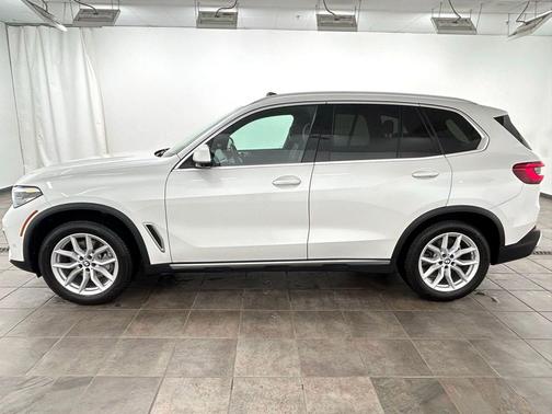 Mineral White Metallic 2019 BMW X5 xDrive40i
