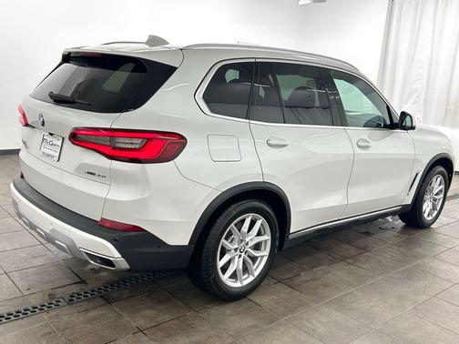 Mineral White Metallic 2019 BMW X5 xDrive40i
