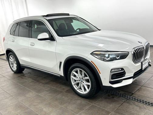 Mineral White Metallic 2019 BMW X5 xDrive40i