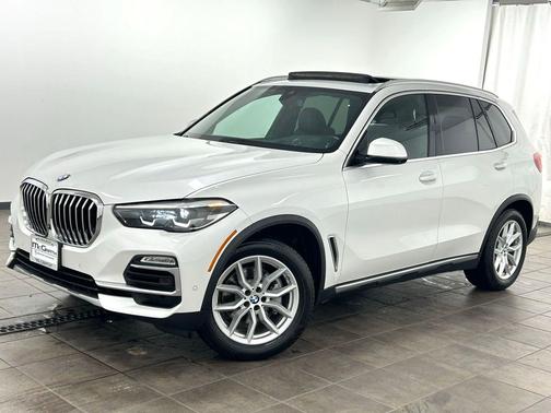Mineral White Metallic 2019 BMW X5 xDrive40i