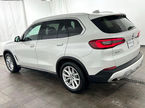 Mineral White Metallic 2019 BMW X5 xDrive40i