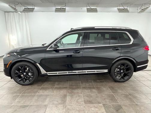Black Sapphire Metallic 2026 BMW X7 xDrive40i