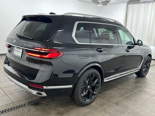 Black Sapphire Metallic 2026 BMW X7 xDrive40i