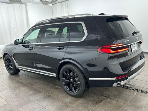 Black Sapphire Metallic 2026 BMW X7 xDrive40i