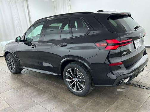 Black Sapphire Metallic 2026 BMW X5 xDrive40i
