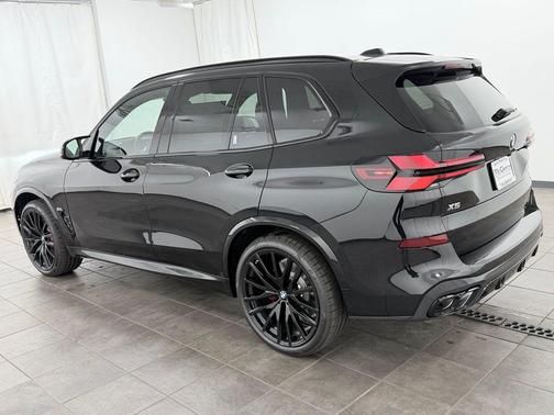 Black Sapphire Metallic 2026 BMW X5 M60i