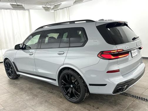 2025 BMW X7 M60i