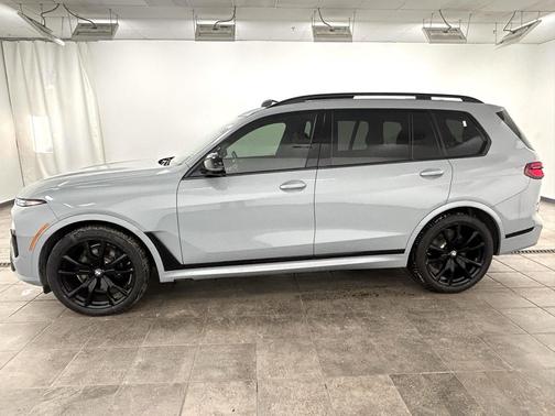 2025 BMW X7 M60i