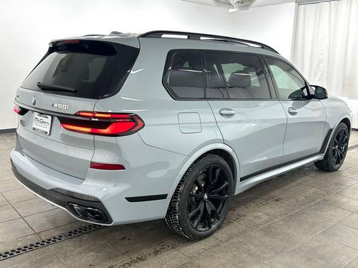 Brooklyn Grey Metallic 2025 BMW X7 M60i