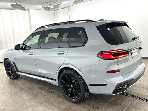 Brooklyn Grey Metallic 2025 BMW X7 M60i
