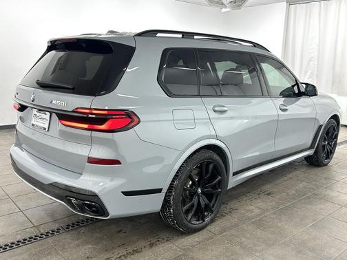2025 BMW X7 M60i