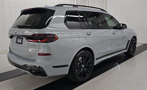 2025 BMW X7 M60i