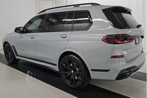 2025 BMW X7 M60i