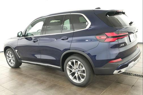 Tanzanite Blue II Metallic 2026 BMW X5 xDrive40i