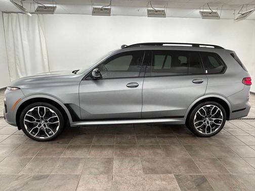 Frozen Pure Grey Metallic 2025 BMW X7 M60i