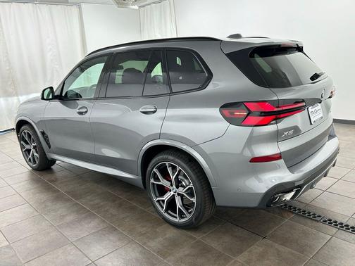 Skyscraper Grey Metallic 2026 BMW X5 xDrive40i
