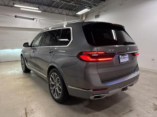 2025 BMW X7 xDrive40i