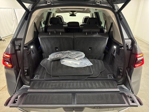 Skyscraper Grey Metallic 2025 BMW X7 xDrive40i