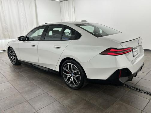 2024 BMW i5 M60