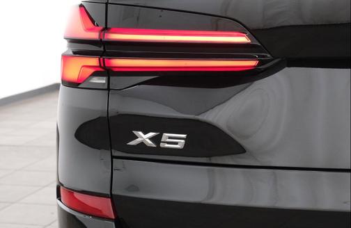 Black Sapphire Metallic 2026 BMW X5 xDrive40i