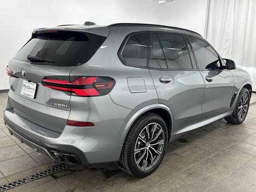 2025 BMW X5 M60i