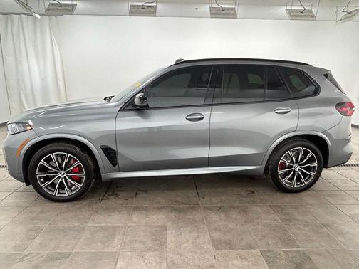2025 BMW X5 M60i