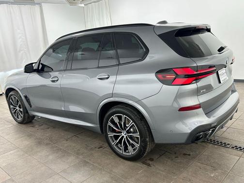 2025 BMW X5 M60i