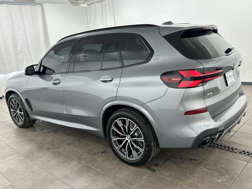 2025 BMW X5 M60i