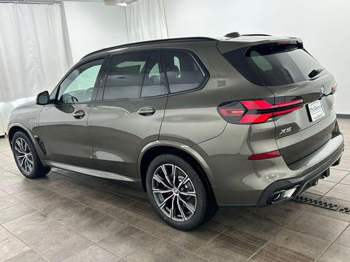Manhattan Green Metallic 2026 BMW X5 PHEV xDrive50e