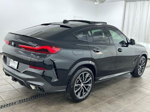 Black Sapphire Metallic 2022 BMW X6 xDrive40i