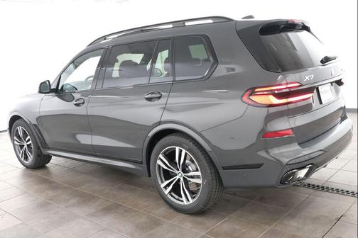 Dravit Grey Metallic 2027 BMW X7 xDrive40i