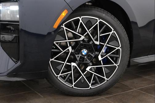 Carbon Black Metallic 2027 BMW 740 xDrive