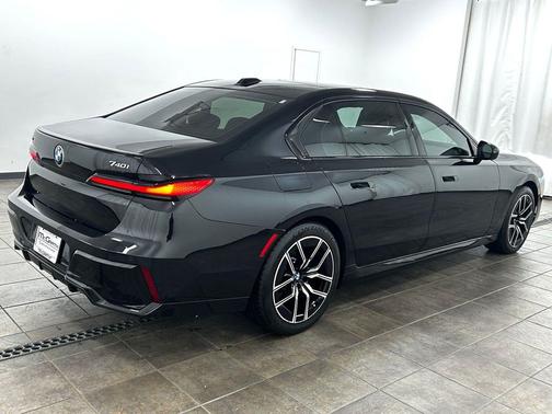 Black Sapphire Metallic 2024 BMW 740 xDrive