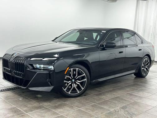 Black Sapphire Metallic 2024 BMW 740 xDrive