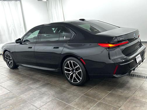 Black Sapphire Metallic 2024 BMW 740 xDrive