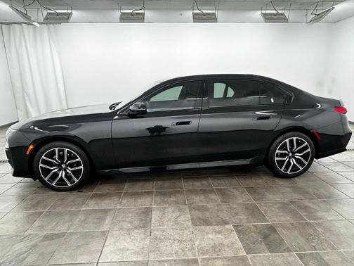 Black Sapphire Metallic 2024 BMW 740 xDrive