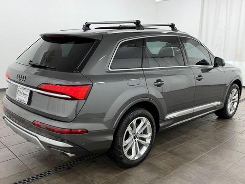 Samurai Gray Metallic 2025 Audi Q7 45 Premium
