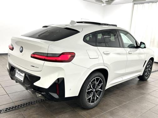 2025 BMW X4 xDrive30i