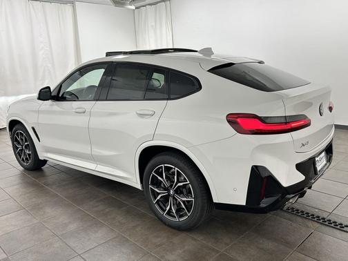 2025 BMW X4 xDrive30i