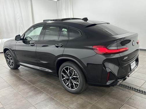 2025 BMW X4 xDrive30i