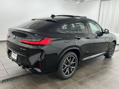 2025 BMW X4 xDrive30i