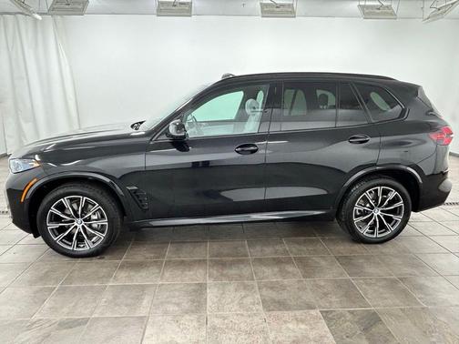 Black Sapphire Metallic 2025 BMW X5 xDrive40i