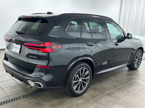 Black Sapphire Metallic 2025 BMW X5 xDrive40i
