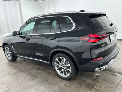 Black Sapphire Metallic 2026 BMW X5 xDrive40i