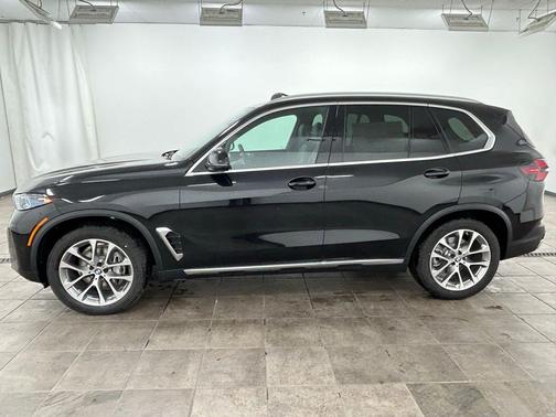 Black Sapphire Metallic 2026 BMW X5 xDrive40i