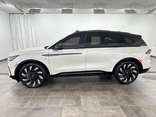 2025 Lincoln Nautilus Reserve