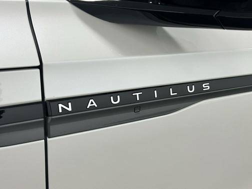 2025 Lincoln Nautilus Reserve