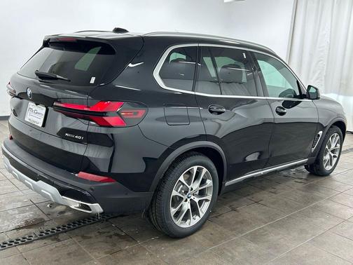 Black Sapphire Metallic 2026 BMW X5 xDrive40i